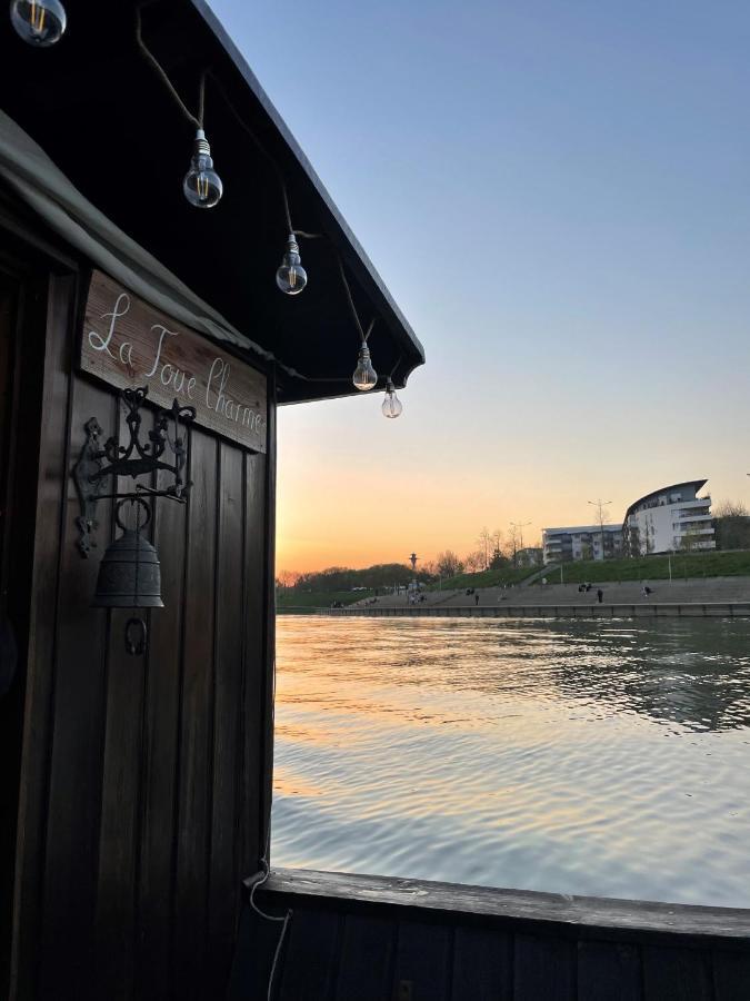 Logement Insolite La Toue Cabanee Centre Ville Angers Exterior foto